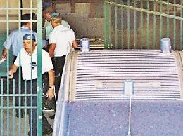 Omicidio Morganti: rose bianche, commozione e voglia di giustizia