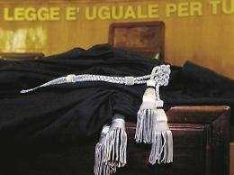 Si stacca la marmitta di un trattore e uccide un 44enne: due condannati