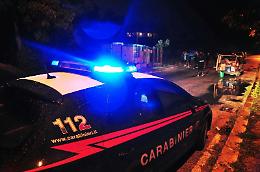 Cerca di entrare in casa dell'ex: calci e pugni ai militari intervenuti