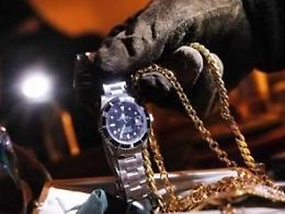 Colpo grosso in villa: ladri portano via Porsche e Rolex, ingente il bottino