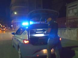 Droga, baby corrieri e baby pusher: arrestato ragazzino, denunciata l'amichetta