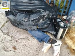 Cassino, corpo avvolto da buste nere tra i rifiuti: è un clochard rumeno