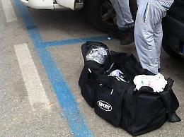Ambulanti abusivi sorpresi nel parcheggio del centro commerciale “Le Grange”
