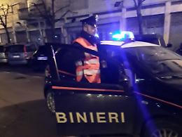 Porta via materiale edile e raggira una negoziante: denunciato per truffa