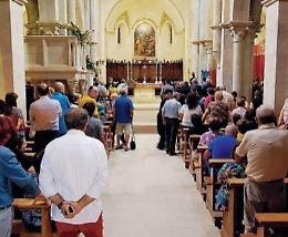 Il miracolo si rinnova: il sangue di San Lorenzo si è liquefatto alle 17