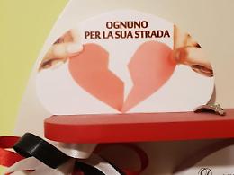 Matrimoni sempre più in crisi. E adesso spunta la... "bomboniera del divorzio"