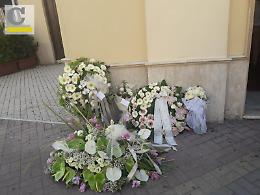 Lacrime e dolore ai funerali della piccola Dalia, ora è accanto alla sua mamma