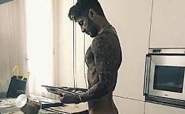 Fabrizio Corona provoca ancora e posta una foto nudo sui social