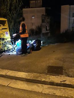 Furto di abiti usati: in azione un profugo con la pettorina del Comune