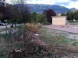 Parco giochi nel degrado, &egrave; polemica: si chiede la messa in sicurezza