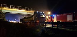 Un camion prende improvvisamente fuoco, momenti di angoscia