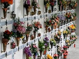 Furti di metalli al cimitero, la nuova frontiera del business per i ladri