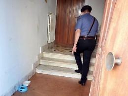Coltivava piante di droga in casa tra urina ed escrementi di topo