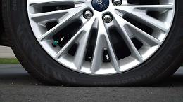 La banda delle gomme fa strage: decine di auto nel mirino nella notte