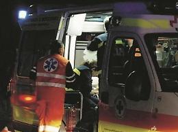 Giovane precipita in un dirupo per raccogliere il telefono: tragedia sfiorata