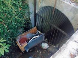 Canale ostruito, incubo pioggia: a rischio allagamento decine di abitazioni