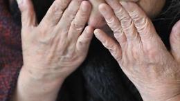 Lei lo lascia, lui la massacra con un bloccasterzo: pensionato in manette