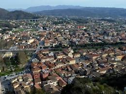 Ladri in azione in città: rubata un'auto e colpi a segno in diverse abitazioni