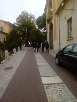 Prete aggredito a mattonate: la suora interrogata per ore in convento