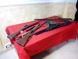 Armi e munizioni in casa, tutte rubate: scatta l'arresto