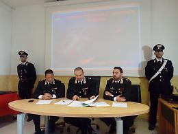 Cocaina, crack e hashish nascosti nei barattoli di casa: 21enne in manette