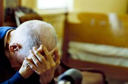 Genitori maltrattati dal figlio: i due anziani esasperati lo denunciano