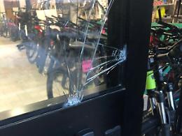 Maxi furto di bici: l'amaro messaggio dei proprietari dell'attività