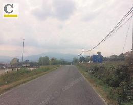 Aria irrespirabile e malesseri fra la gente: ma la puzza è un mistero