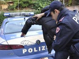 Entrano in un bar e pagano con soldi falsi: "Bonnie e Clyde" in manette