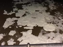 Ambiente avvelenato, ancora una schiumata nel fiume Sacco