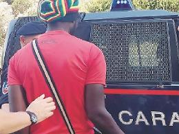 Ruba un cellulare dall'auto di una signora: giovane profugo arrestato