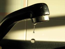 L'acqua non è potabile, torna il divieto di utilizzo: si attendono chiarimenti