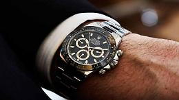 Vende attraverso facebook rolex a prezzi 'stracciati', ma è una truffa