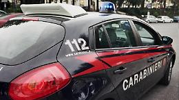 Tecnico gli "invade" la proprietà ma lui blocca l'auto: malore per l'operaio