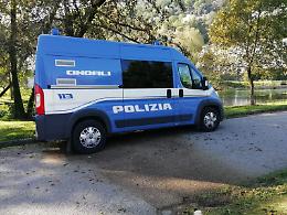Lotta allo spaccio: le unità cinofile nei parchi scatenano il fuggi fuggi