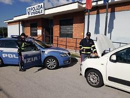 In viaggio sull'A1 con un'auto rubata a Roma: 49enne nei guai per ricettazione