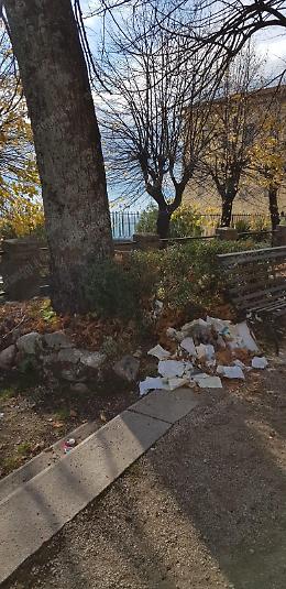 Veroli, San Martino: il parco dei rifiuti. L'ira dei residenti