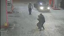 Rapine ai distributori: arrestato il "duo della Bmw nera". Inseguimenti thriller