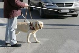 Non vedente cacciata da uno studio medico: denunciato l'oculista