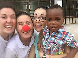 Ambra, in Africa per aiutare chi soffre: "angeli in missione"
