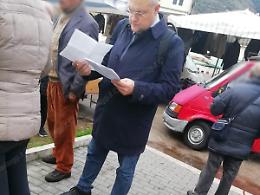 Pochi vigili: blitz del sindaco, zaino in spalla, tra i banchi del mercato
