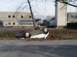 Auto dell'Arpa Lazio finisce fuori strada: feriti due dirigenti dell'Agenzia