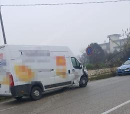 Incidente sulla Cassino-Formia: auto si schianta contro furgoncino e si ribalta