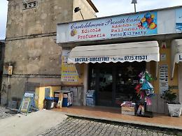 Coltello in mano rapina una cartolibreria: minuti di terrore per la titolare
