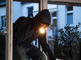 Ladri in azione ma in casa c'è la proprietaria: momenti di terrore per la donna