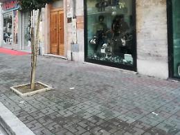 Cade dal terzo piano, la bimba è in prognosi riservata. Pronta un'eliambulanza