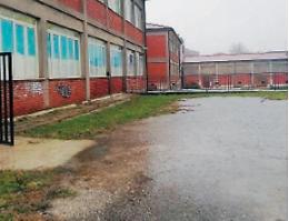 Piazzale dell'asilo allagato: arriva la protesta delle mamme