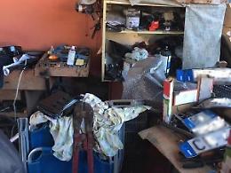 Auto di lusso smontate: padre e figlio nei guai per riciclaggio