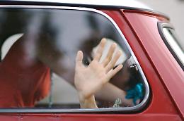 Sesso in auto nel parcheggio del rettorato, sotto gli occhi dei passanti