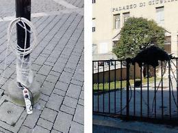 In piazza slalom tra cavi scoperti: pericoli per pedoni e bambini